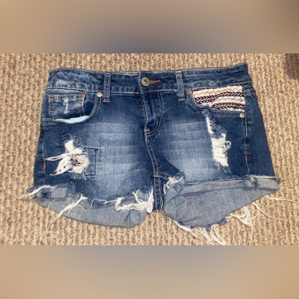 Junior girls distressed jean shorts